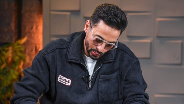 بكاء حمادة هلال بسبب والدته الراحلة: توفيت في اللحظة التي تسلّمتُ فيها مفتاح مدفنها
                             – مصر نيوز